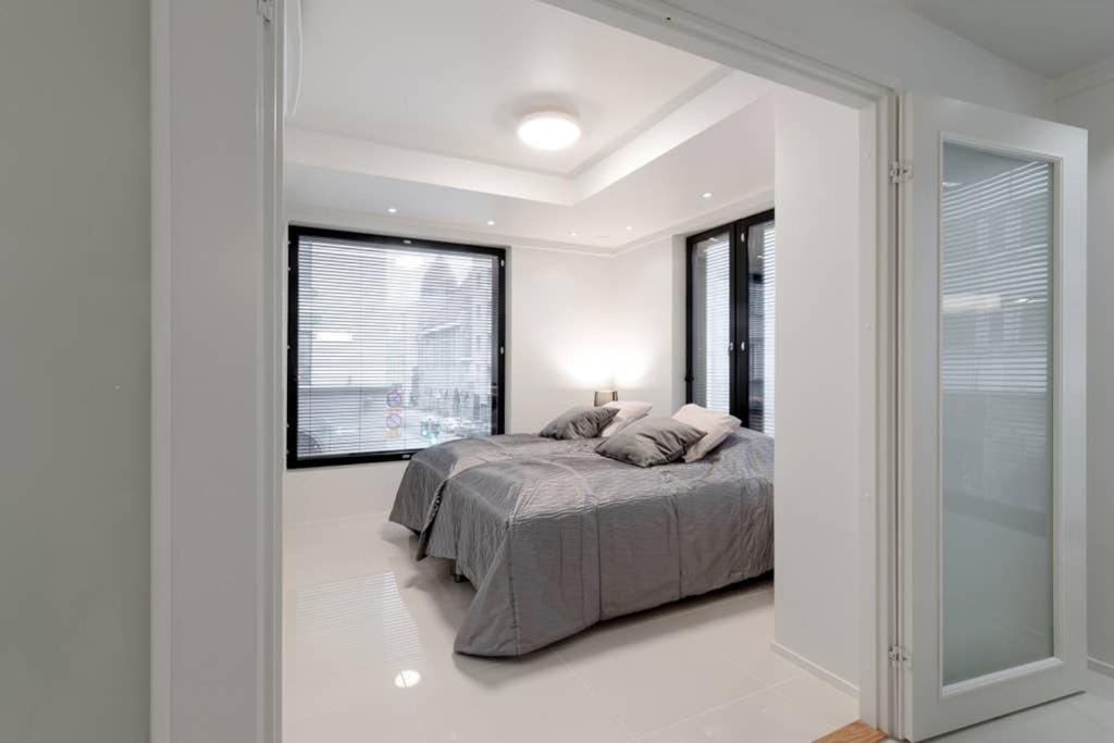 Sleek And Spacious 3 Bedroom Apartment In City Centre Helsinki Exterior photo
